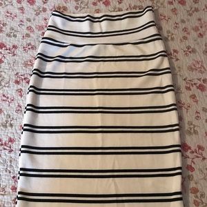 Lularoe Cassie- Cream & Black- XS